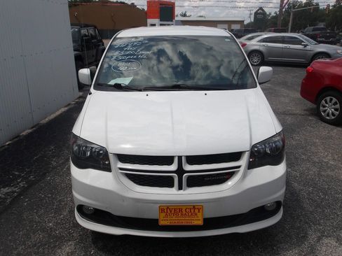 Used 2016 Dodge Grand Caravan R/T w/ Driver Convenience Group image 3