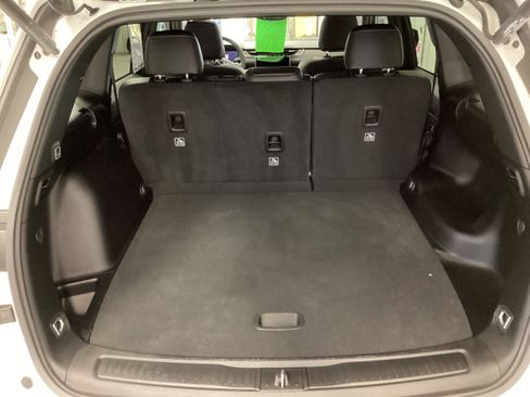 Used 2024 Jeep Grand Cherokee Altitude image 5