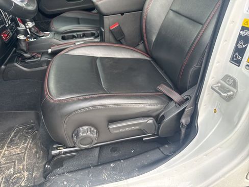 Used 2022 Jeep Wrangler Unlimited Rubicon w/ Cold Weather Group image 25