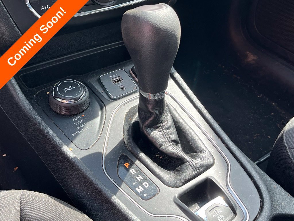 Used 2019 Jeep Cherokee Latitude w/ Popular Appearance Group AWD/4WD image 24