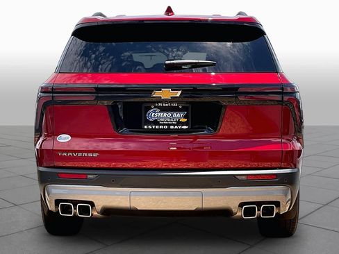 Used 2025 Chevrolet Traverse LT w/ Driver Confidence Package FWD image 5
