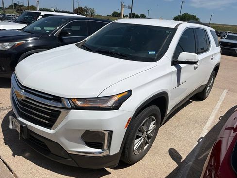 Used 2023 Chevrolet Traverse LT FWD image 1