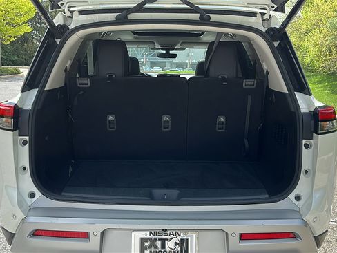 Certified 2024 Nissan Pathfinder SL w/ SL Premium Package AWD/4WD image 6