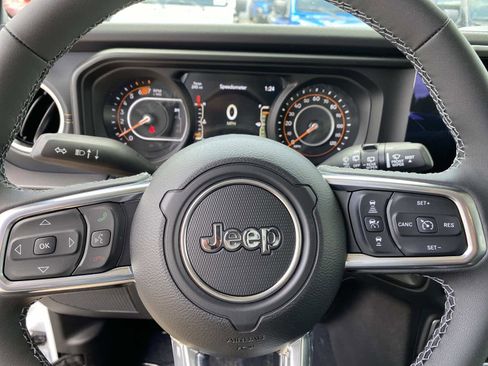 New 2026 Jeep Wrangler Unlimited Sahara AWD/4WD image 15