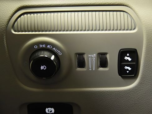 Used 2023 Jeep Wagoneer L Series II image 25