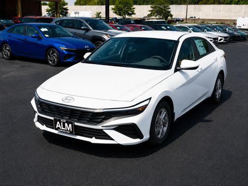 New 2026 Hyundai Elantra SE FWD image 1