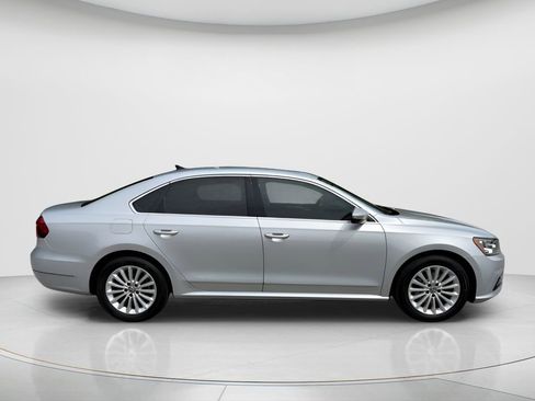 Used 2017 Volkswagen Passat 1.8T SE FWD image 4
