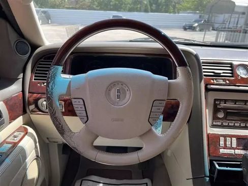 Used 2004 Lincoln Navigator 2WD image 20