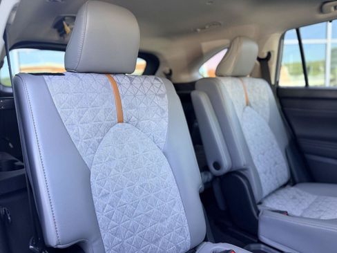 Used 2022 Toyota Highlander Bronze Edition AWD/4WD image 19