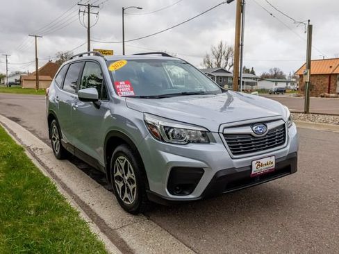 Used 2020 Subaru Forester Premium AWD/4WD image 3