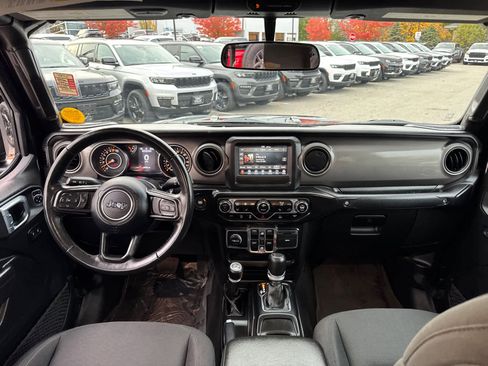 Used 2022 Jeep Gladiator Sport image 32