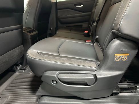 Used 2024 Nissan Pathfinder SL AWD/4WD image 38