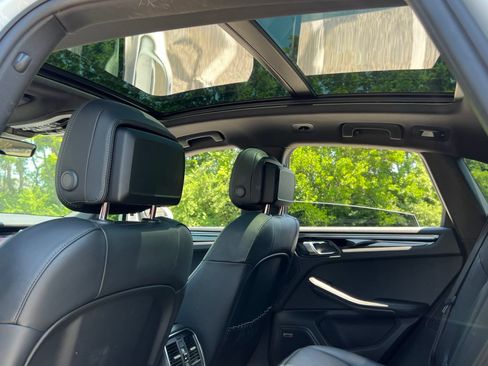 Certified 2024 Porsche Macan AWD/4WD image 23
