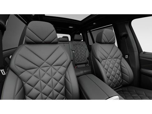 New 2026 BMW X7 xDrive40i w/ M Sport Package AWD/4WD image 12