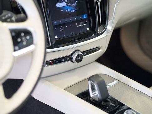 Certified 2025 Volvo V60 B5 Cross Country Plus image 12