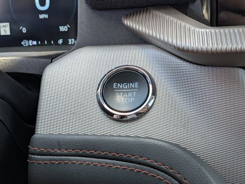 Used 2025 Ford Explorer Active RWD image 30
