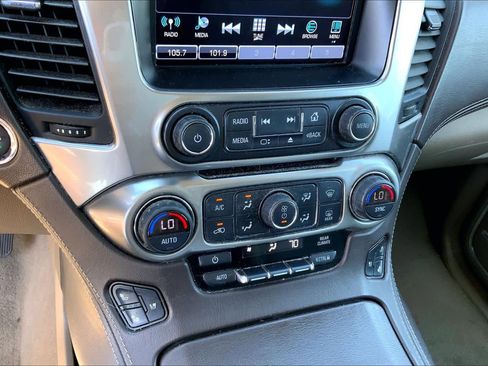 Used 2020 Chevrolet Suburban Premier AWD/4WD image 33