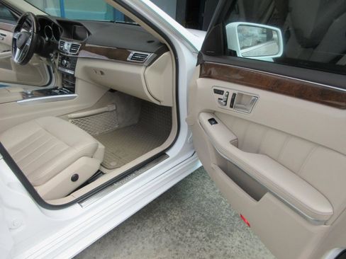 Used 2014 Mercedes-Benz E 550 4MATIC Sedan image 23
