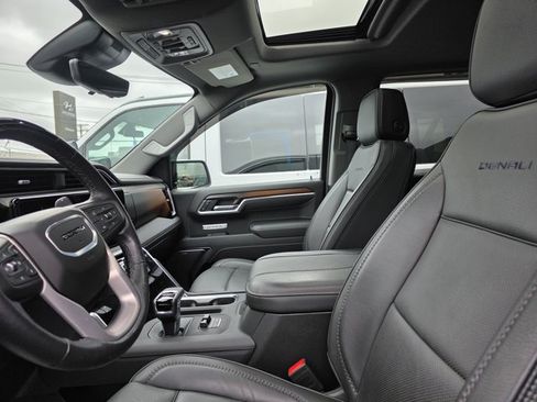 Used 2025 GMC Sierra 1500 Denali AWD/4WD image 4
