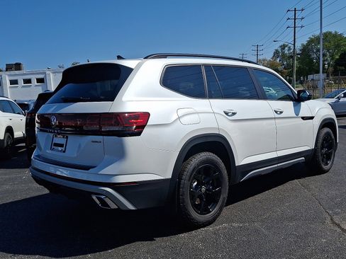 New 2026 Volkswagen Atlas Peak Edition image 4
