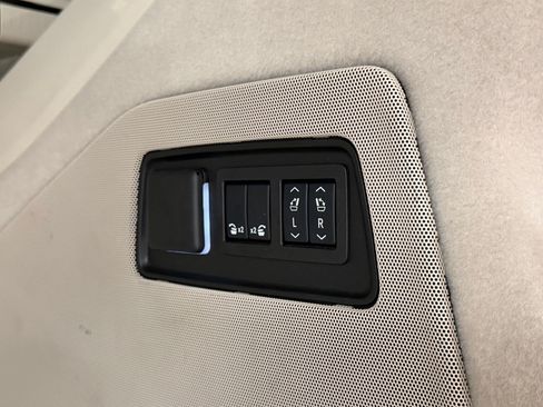 Certified 2025 Cadillac Escalade ESV Sport Platinum w/ LPO, ONYX Package AWD/4WD image 54