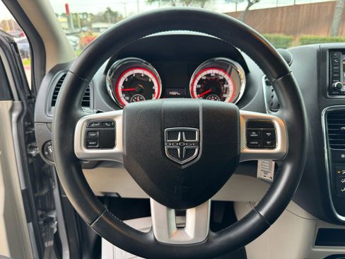 Used 2017 Dodge Grand Caravan SE w/ Power Window Group image 19