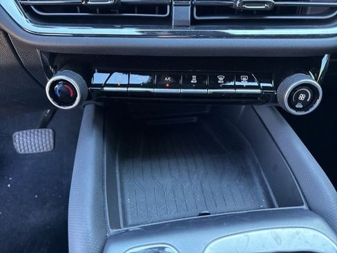 Used 2024 Chevrolet Equinox EV RS image 22