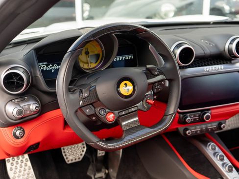Used 2019 Ferrari Portofino RWD image 15