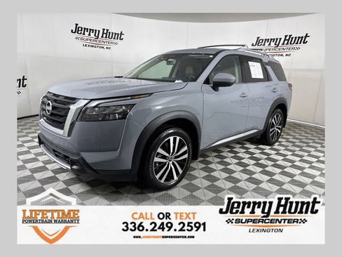 Used 2025 Nissan Pathfinder Platinum w/ Cargo Package FWD image 1