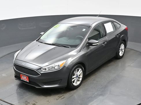 Used 2015 Ford Focus SE image 32