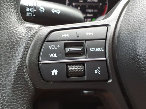 Used 2023 Honda HR-V LX image 14
