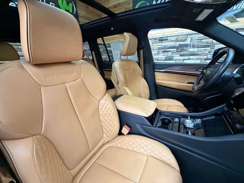 Used 2023 Jeep Grand Cherokee Summit w/ Luxury Tech Group V AWD/4WD image 42