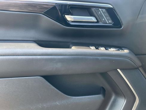 Used 2025 Chevrolet Tahoe Z71 image 23