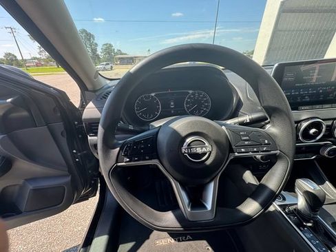 Used 2024 Nissan Sentra SV FWD image 11