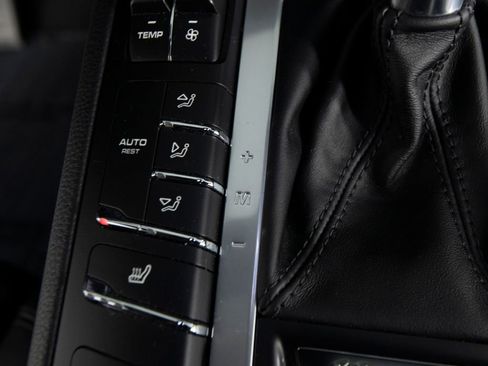 Certified 2020 Porsche Macan AWD/4WD image 35