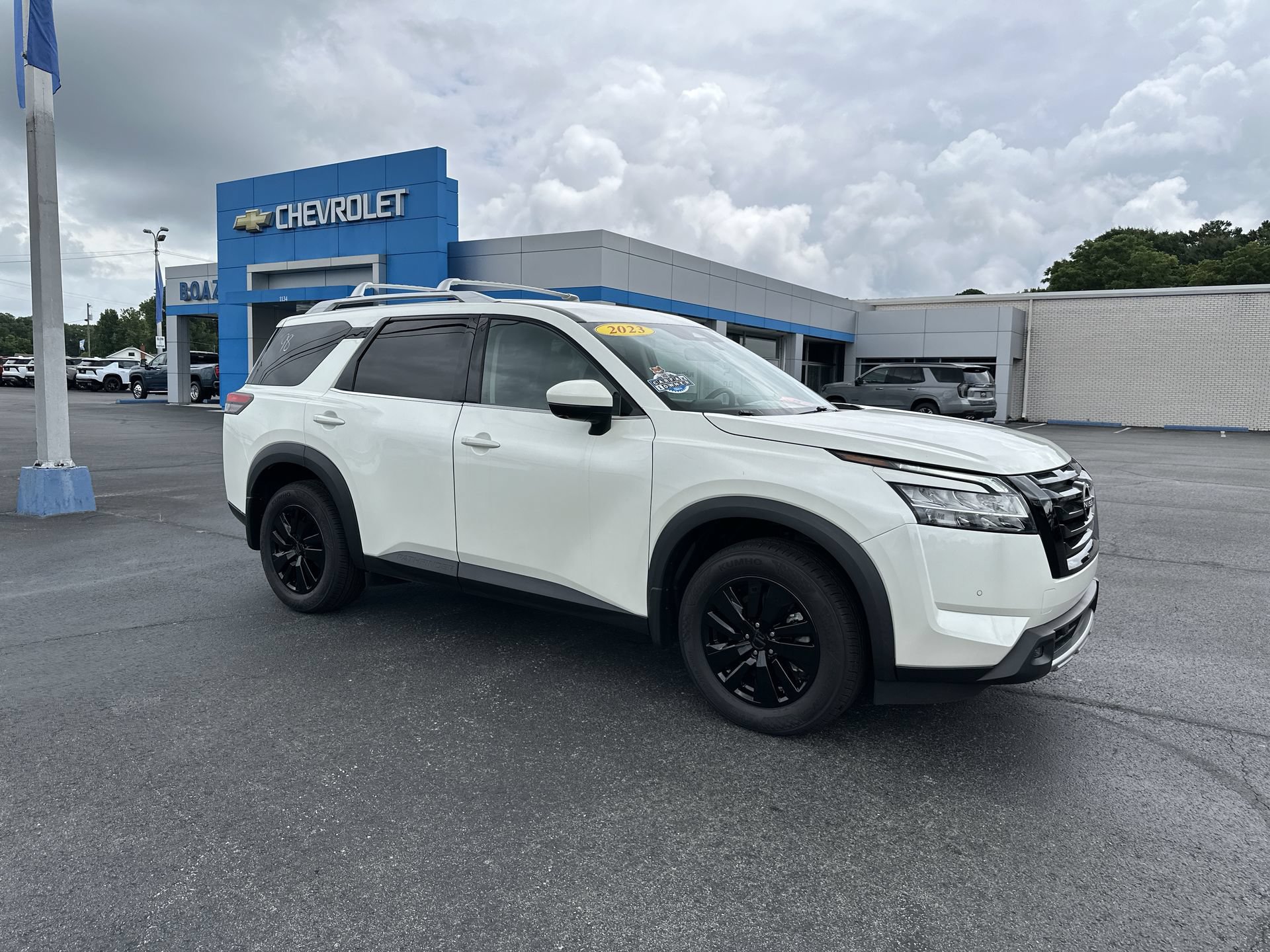 Used 2023 Nissan Pathfinder SL AWD/4WD image 1