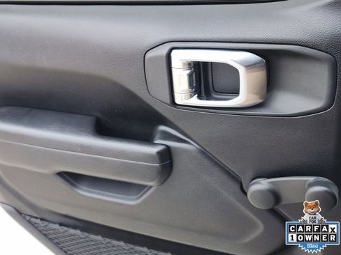 Used 2023 Jeep Gladiator Sport image 28