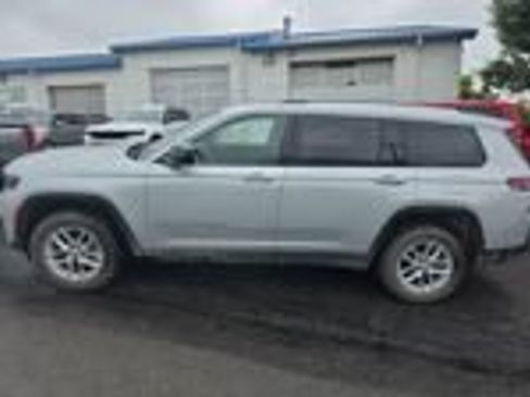 Used 2023 Jeep Grand Cherokee L Laredo w/ Luxury Tech Group I AWD/4WD image 3
