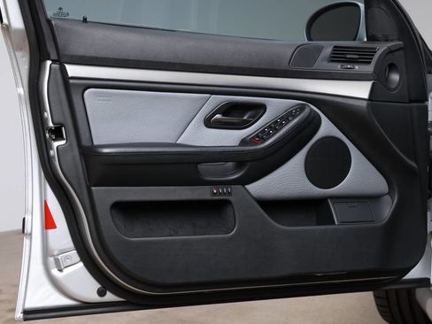 Used 2003 BMW M5 image 99