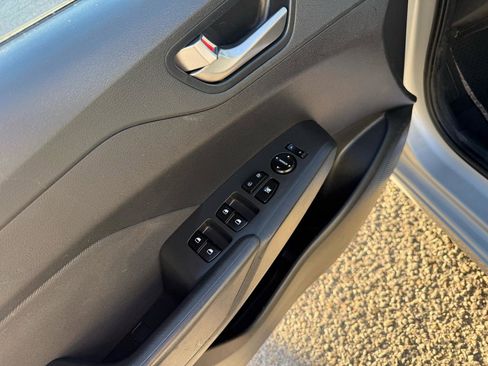 Used 2019 Hyundai Accent SE FWD image 12