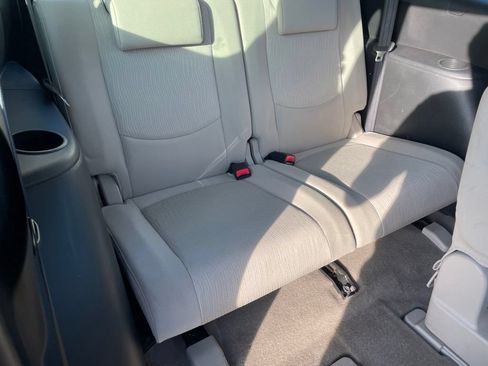 Used 2010 MAZDA MAZDA5 Sport FWD image 22