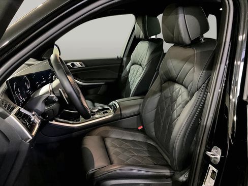 Used 2024 BMW X5 xDrive40i w/ M Sport Package AWD/4WD image 8