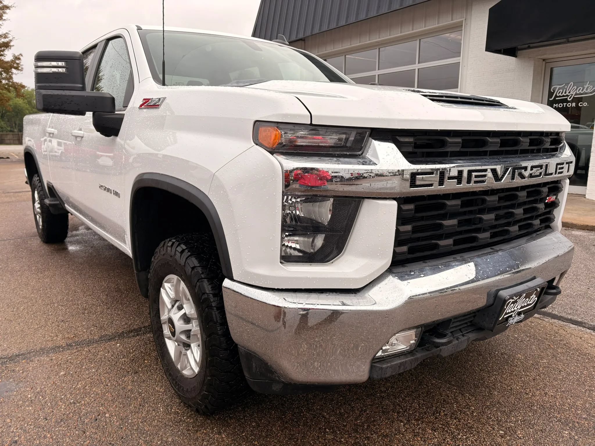 Used 2023 Chevrolet Silverado 2500 LT w/ Convenience Package AWD/4WD image 2