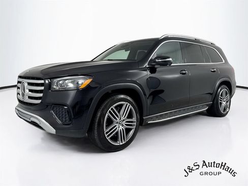 Used 2025 Mercedes-Benz GLS 450 4MATIC image 3