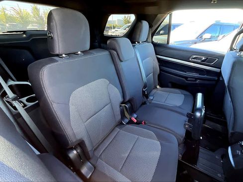 Used 2019 Ford Explorer XLT image 19