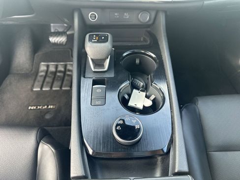 Certified 2022 Nissan Rogue SV w/ SV Premium Package image 26