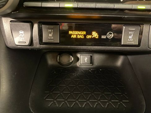 Certified 2021 Toyota RAV4 SE image 23