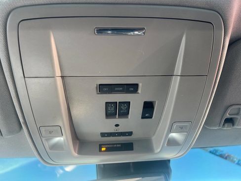 Used 2017 Chevrolet Silverado 1500 High Country image 13