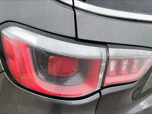 Used 2018 Jeep Compass Latitude w/ Popular Equipment Group image 28