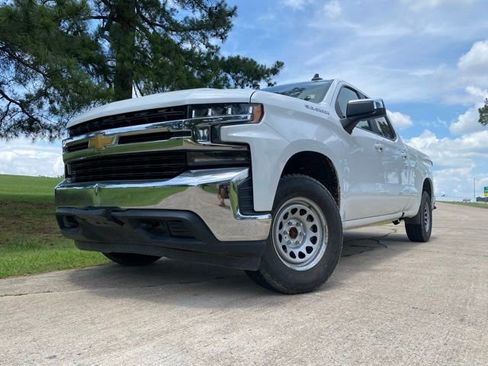 Used 2019 Chevrolet Silverado 1500 LT w/ Remote Start Package AWD/4WD image 2